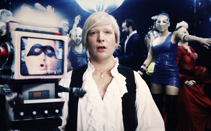 Metube: August sings Carmen Habanera
